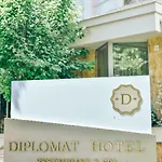 Diplomat & 4* 티라나