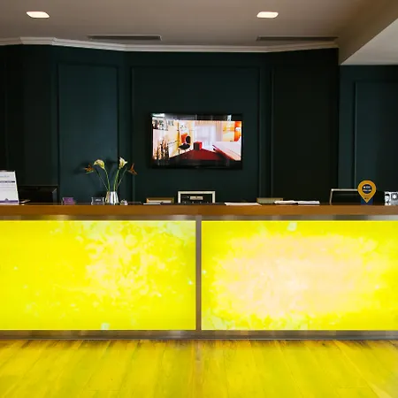 酒店 Diplomat & 地拉那