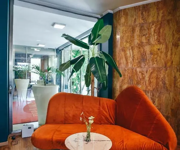 Diplomat & 4* 地拉那