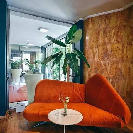 Diplomat & 4* Tirana