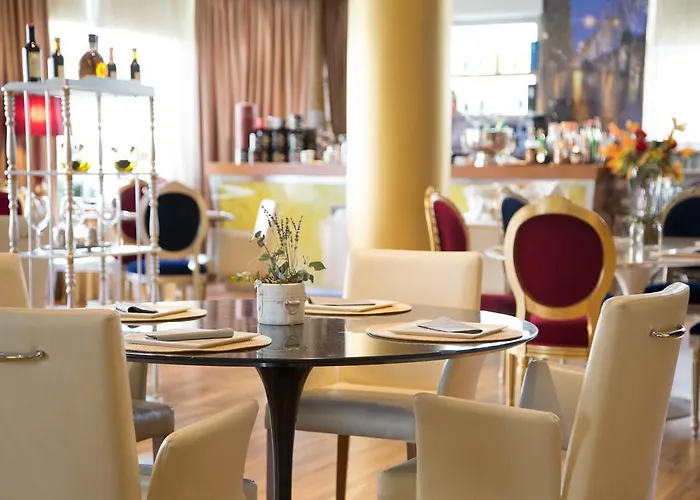Hotel Diplomat &